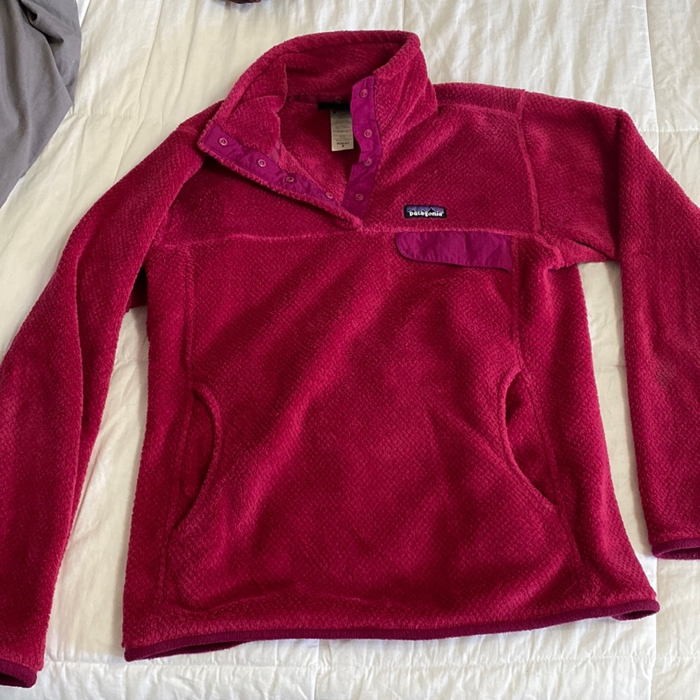 Women’s pink Patagonia pullover